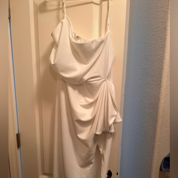 Selling large Lulu’s white midi one shoulder dress. Only worn once - Picture 1 of 2